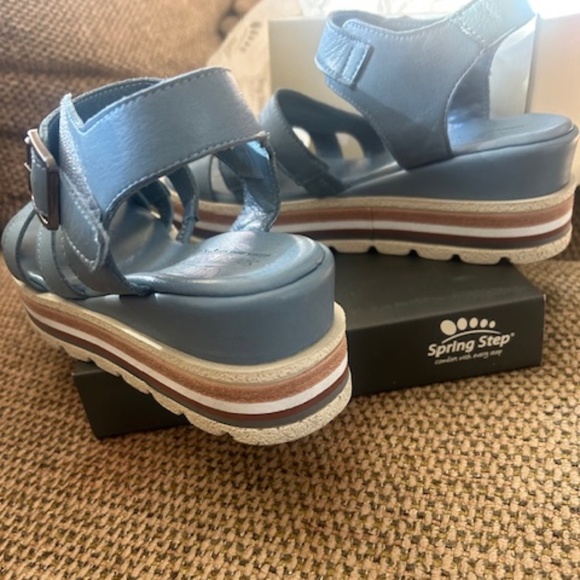 Spring step Sandals - Picture 3 of 11